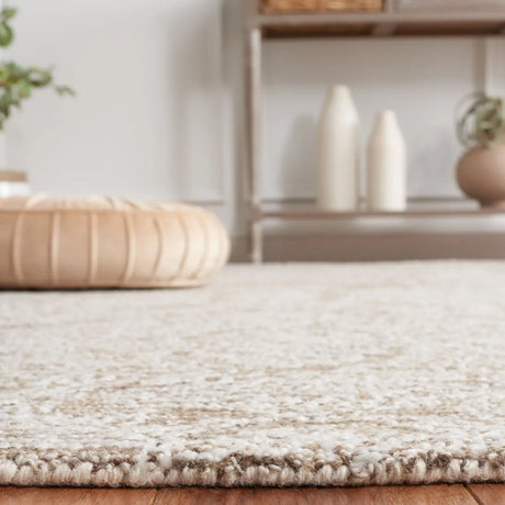Safavieh Ebony 4'-0" x 6'-0" Rug in Brown / Ivory