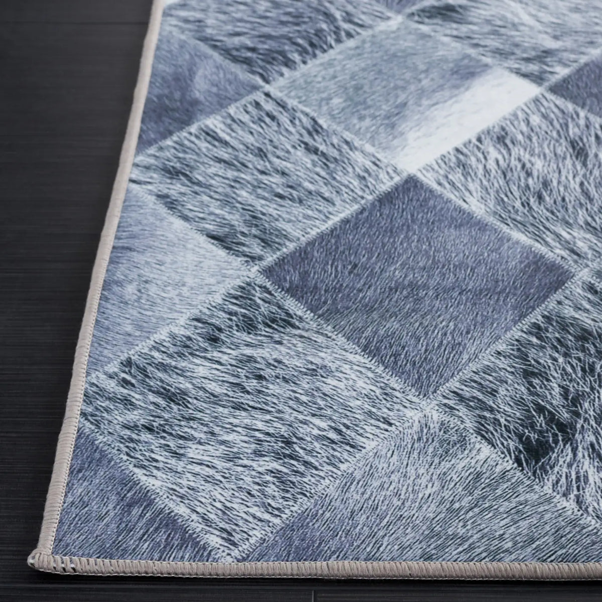 Safavieh Faux Hide 4'-0" x 6'-0" Rug in Grey / Dark Grey