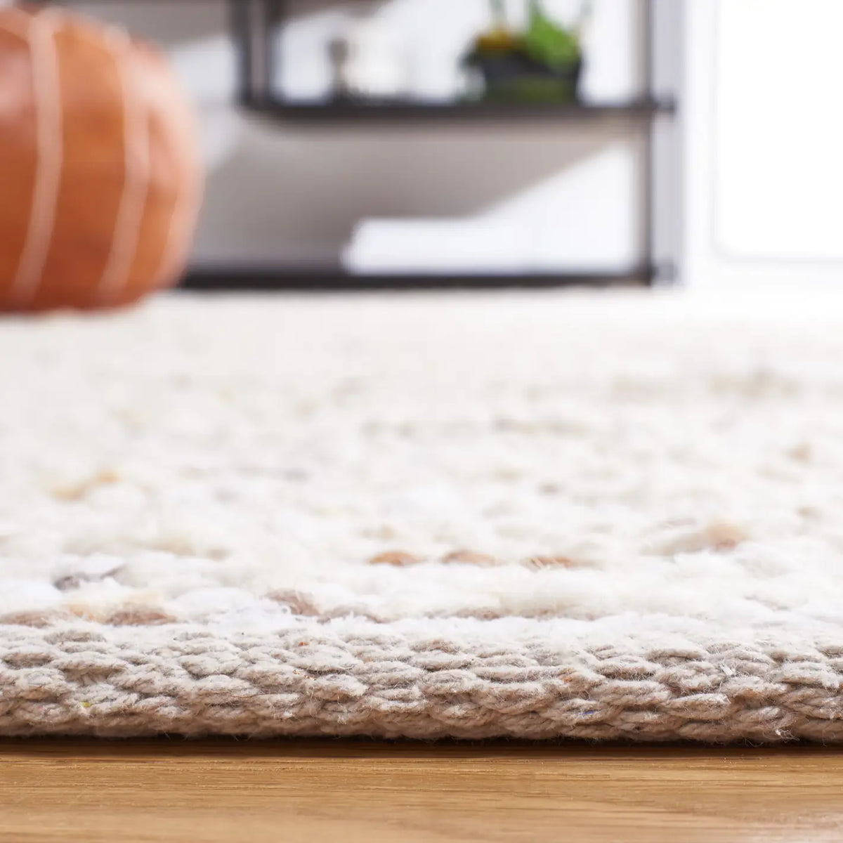 Safavieh Natura 4'-0" x 6'-0" Rug in Ivory / Gold