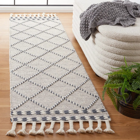 Safavieh Vermont 2'-3" x 8'-0" Rug in Ivory / Denim
