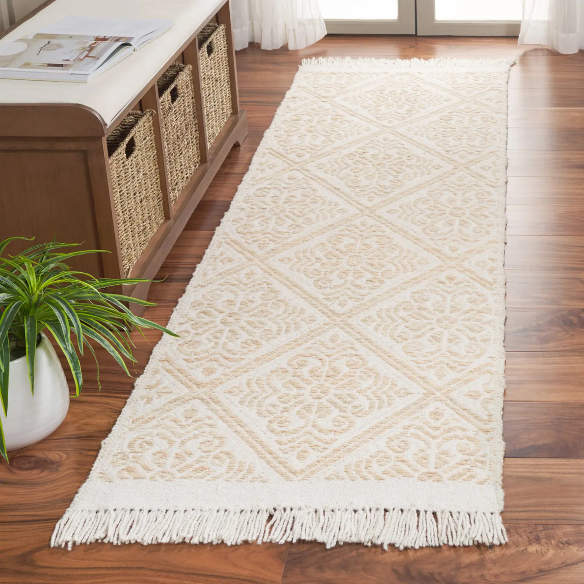 Safavieh Kilim 2'-3" x 8'-0" Rug in Gold / Ivory