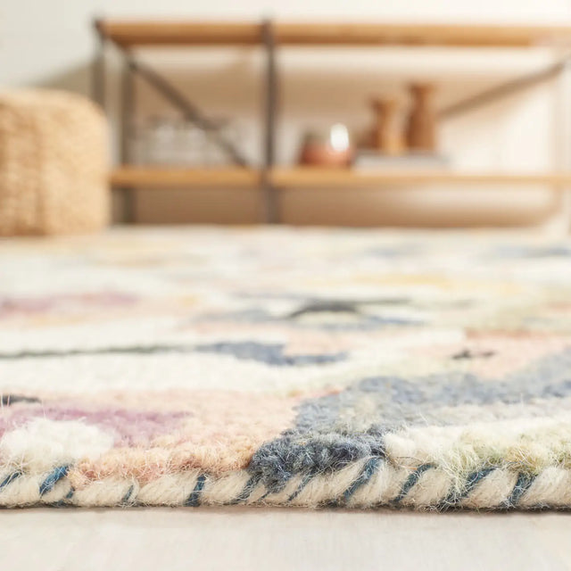 Safavieh Jardin 4'-0" x 6'-0" Rug in Ivory / Pink