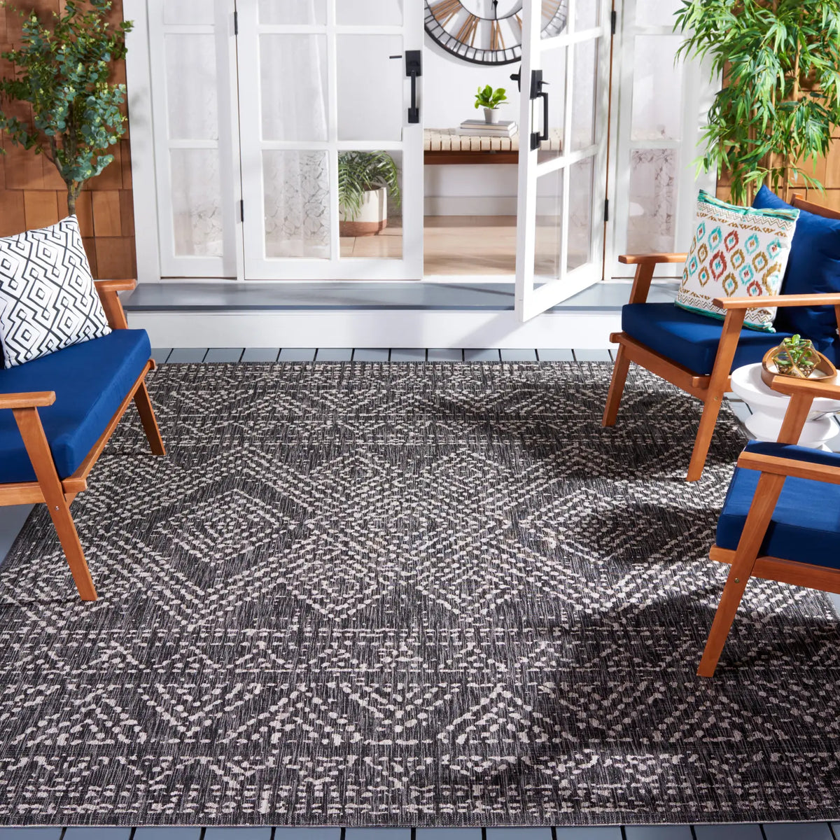 Safavieh Courtyard 8'-0" x 11'-0" Rug in Black / Beige
