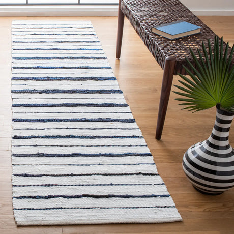 Safavieh Montauk 2'-3" x 9'-0" Rug in Navy / Ivory