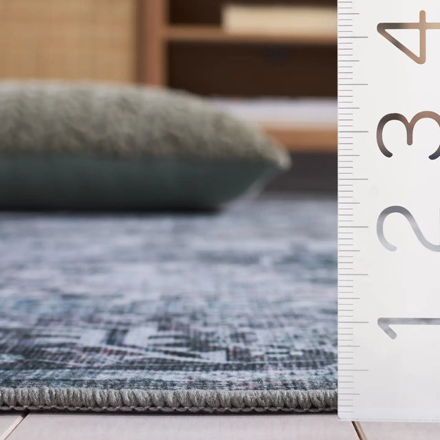 Safavieh Tucson 4'-0" x 6'-0" Rug in Grey / Grey