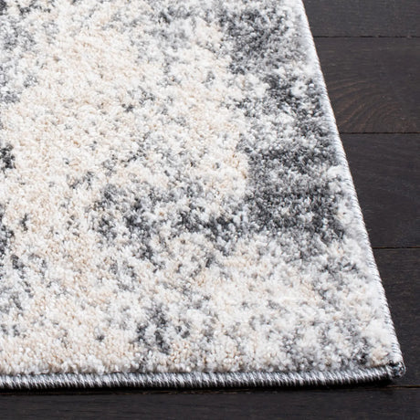 Safavieh Aston 4'-0" x 6'-0" Rug in Ivory / Grey