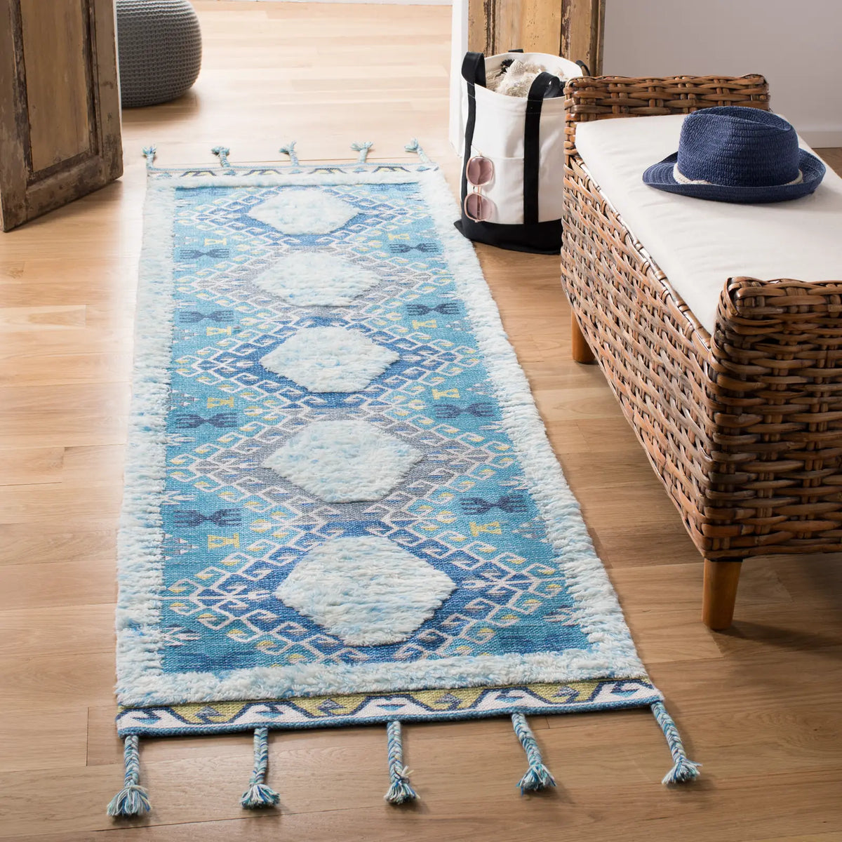 Safavieh Saffron 2'-3" x 8'-0" Rug in Turquoise / Blue