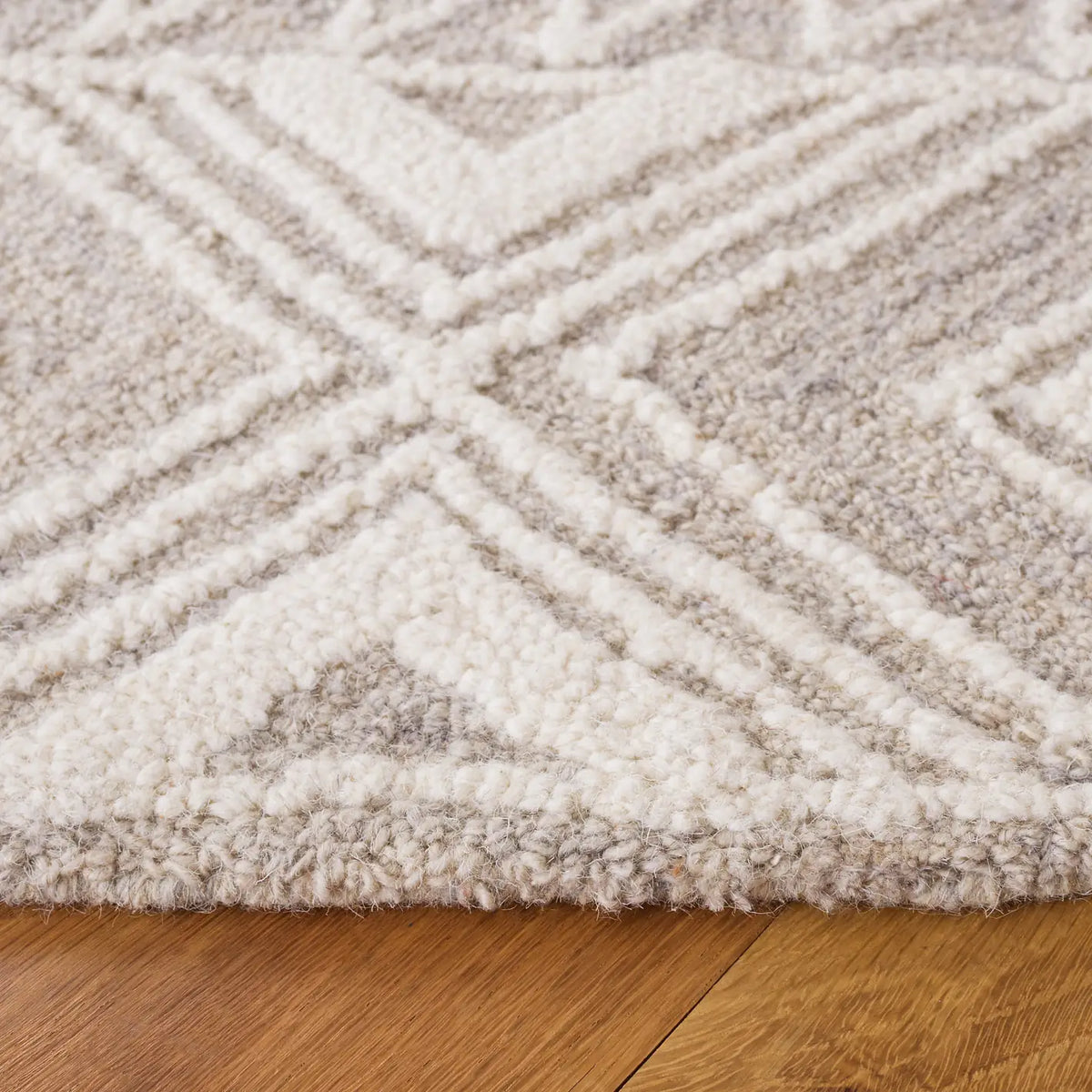 Safavieh Metro 6'-0" x 6'-0" Rug in Light Grey / Ivory