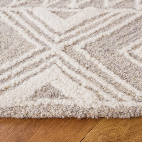 Safavieh Metro 6'-0" x 6'-0" Rug in Light Grey / Ivory