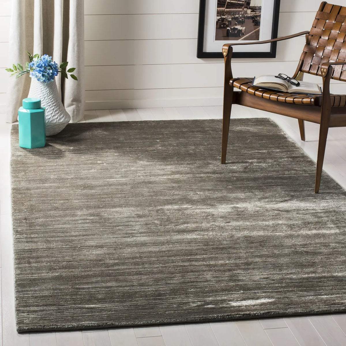 Safavieh Mirage 4'-0" x 6'-0" Rug in Graphite