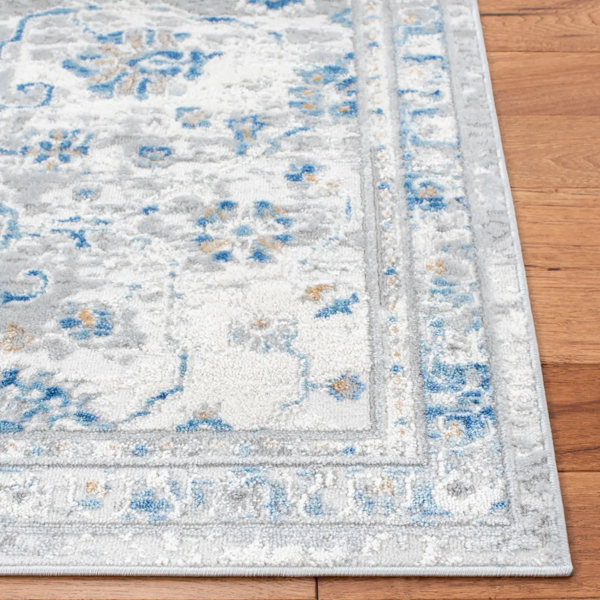 Safavieh Shivan 100 4'-0" x 6'-0" Rug in Ivory / Blue