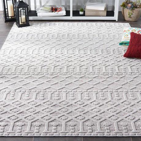 Safavieh Global 4'-0" x 6'-0" Rug in Grey / Ivory