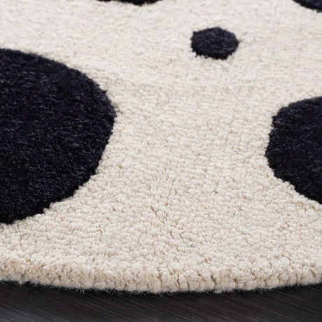 Safavieh Cambridge 6'-0" x 6'-0" Rug in Ivory / Black