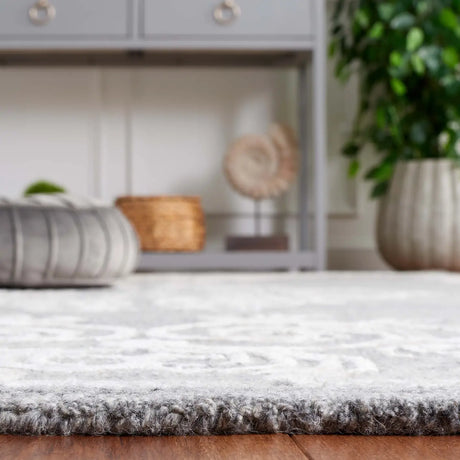 Safavieh Glamour 4'-0" x 6'-0" Rug in Grey / Ivory