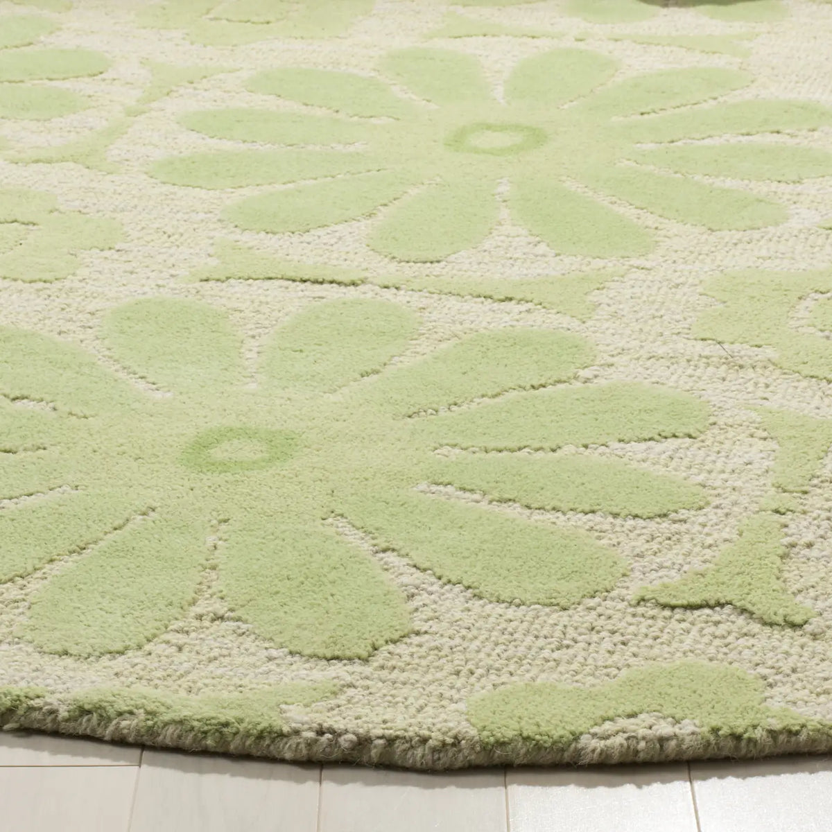 Safavieh Safavieh Kids 6'-0" x 6'-0" Rug in Beige / Green