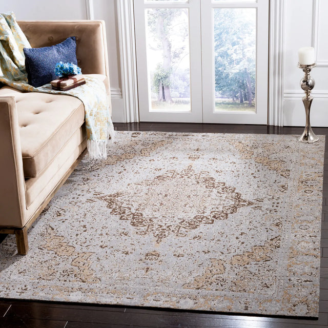 Safavieh Classic Vintage 5'-0" x 8'-0" Rug in Taupe