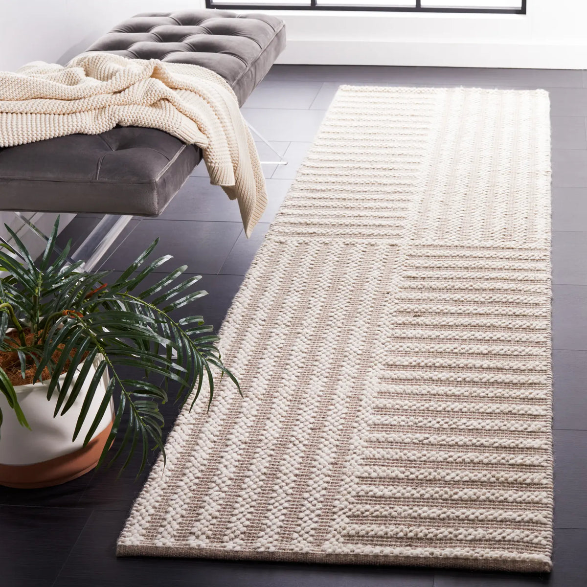 Safavieh Natura 2'-3" x 8'-0" Rug in Ivory / Taupe