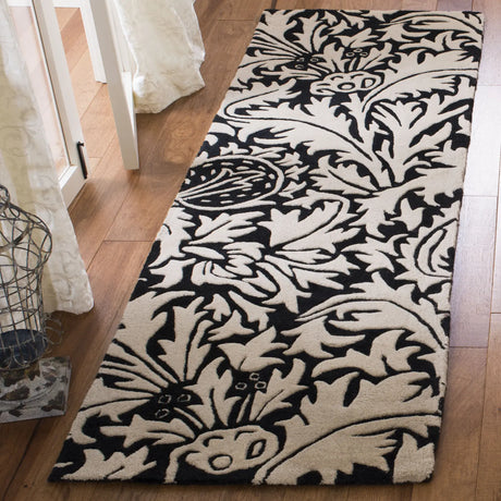 Safavieh Soho 2'-6" x 8'-0" Rug in Black / Beige