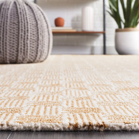 Safavieh Micro-Loop 4'-0" x 6'-0" Rug in Light Gold / Ivory