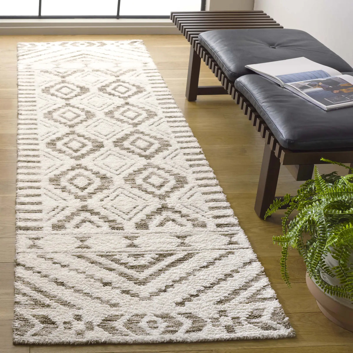 Safavieh Audrey 2'-6" x 8'-0" Rug in Ivory / Beige