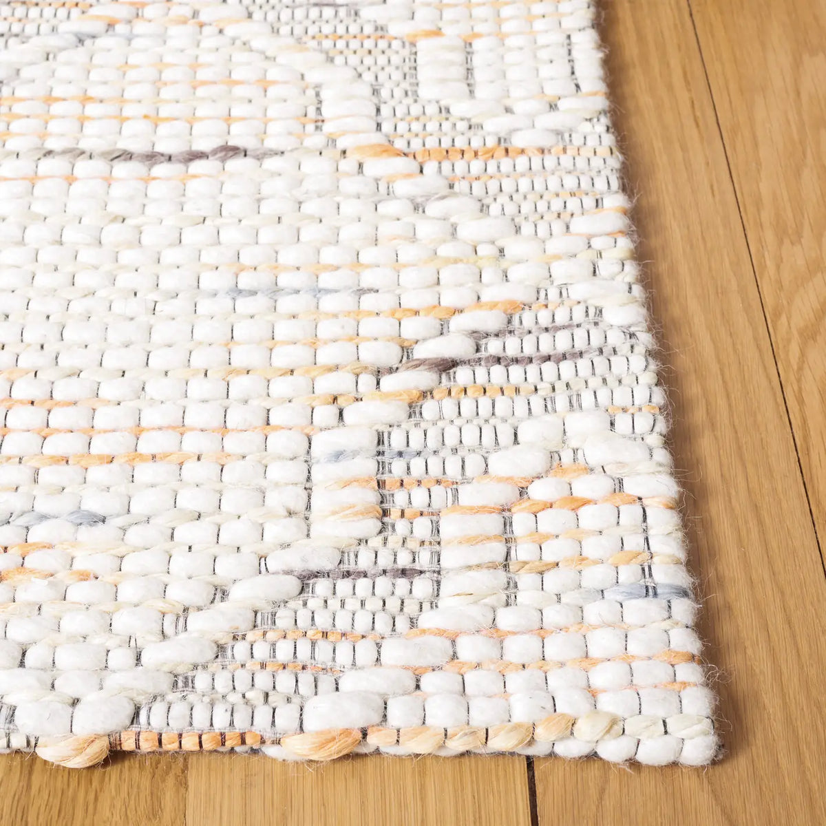 Safavieh Marbella 4'-0" x 6'-0" Rug in Ivory / Orange