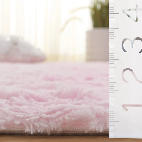 Safavieh Rainbow Shag 4'-0" x 6'-0" Rug in Pink