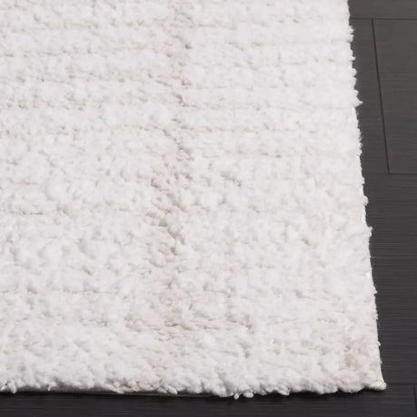 Safavieh Rumi Shag 5'-3" x 7'-6" Rug in Ivory / Light Beige