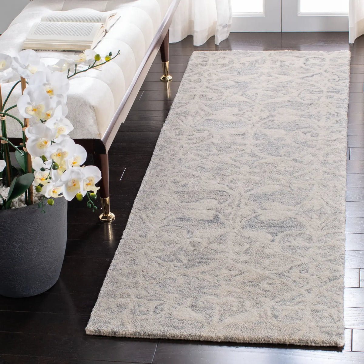 Safavieh Chatham 2'-3" x 7'-0" Rug in Light Grey / Ivory