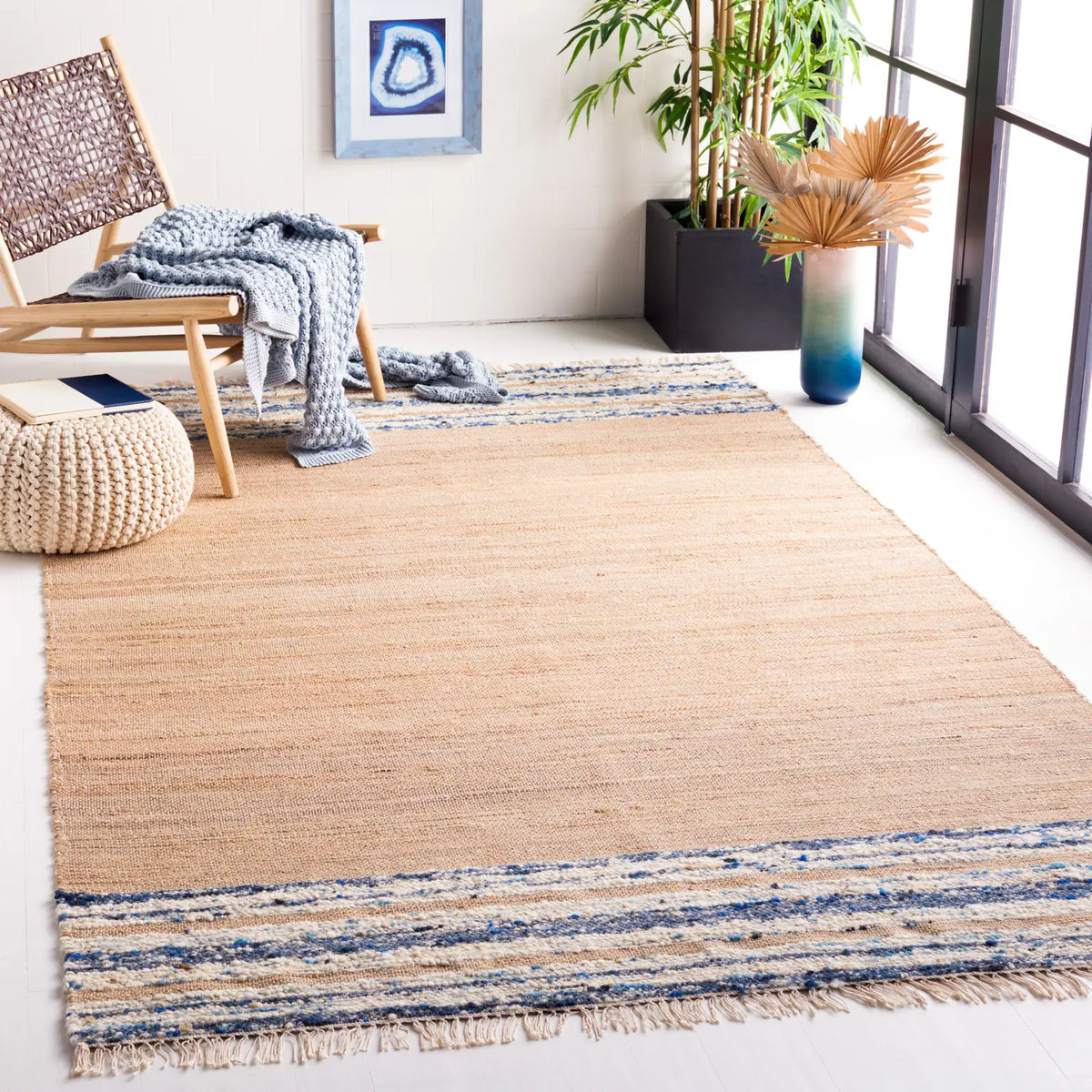 Safavieh Natura 4'-0" x 6'-0" Rug in Natural / Navy