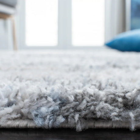 Safavieh Berber Shag 200 4'-0" x 6'-0" Rug in Ivory / Grey
