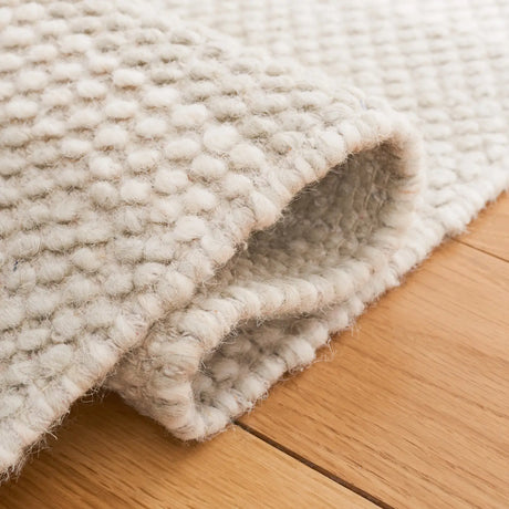 Safavieh Natura 4'-0" x 6'-0" Rug in Ivory / Silver