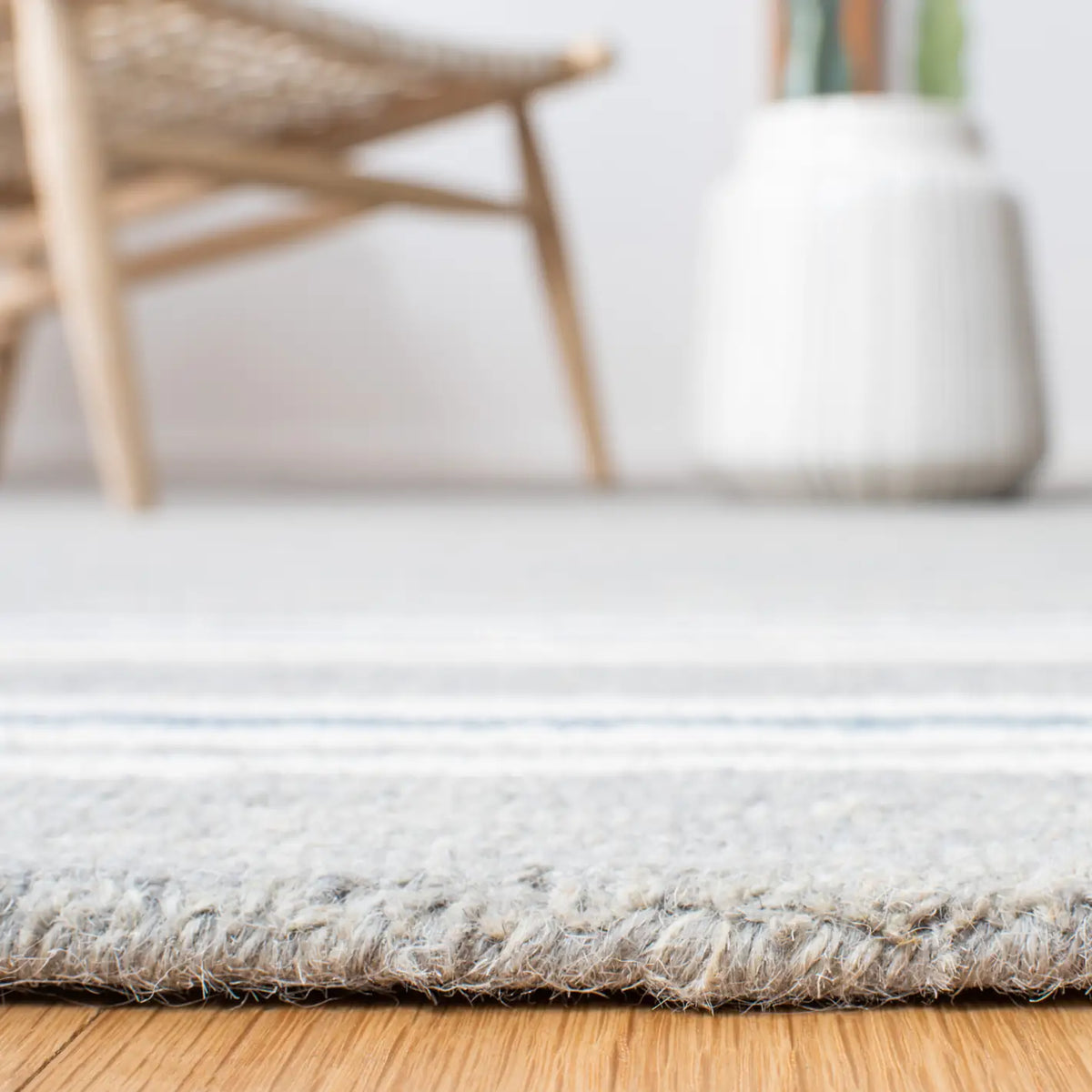 Safavieh Metro 4'-0" x 6'-0" Rug in Grey / Blue