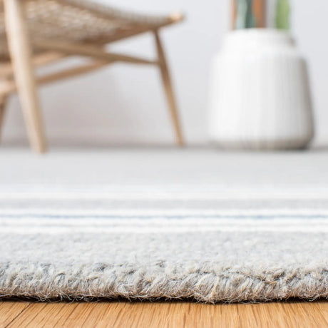 Safavieh Metro 4'-0" x 6'-0" Rug in Grey / Blue