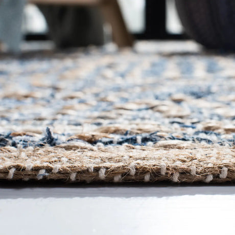 Safavieh Cape Cod 4'-0" x 6'-0" Rug in Natural / Blue