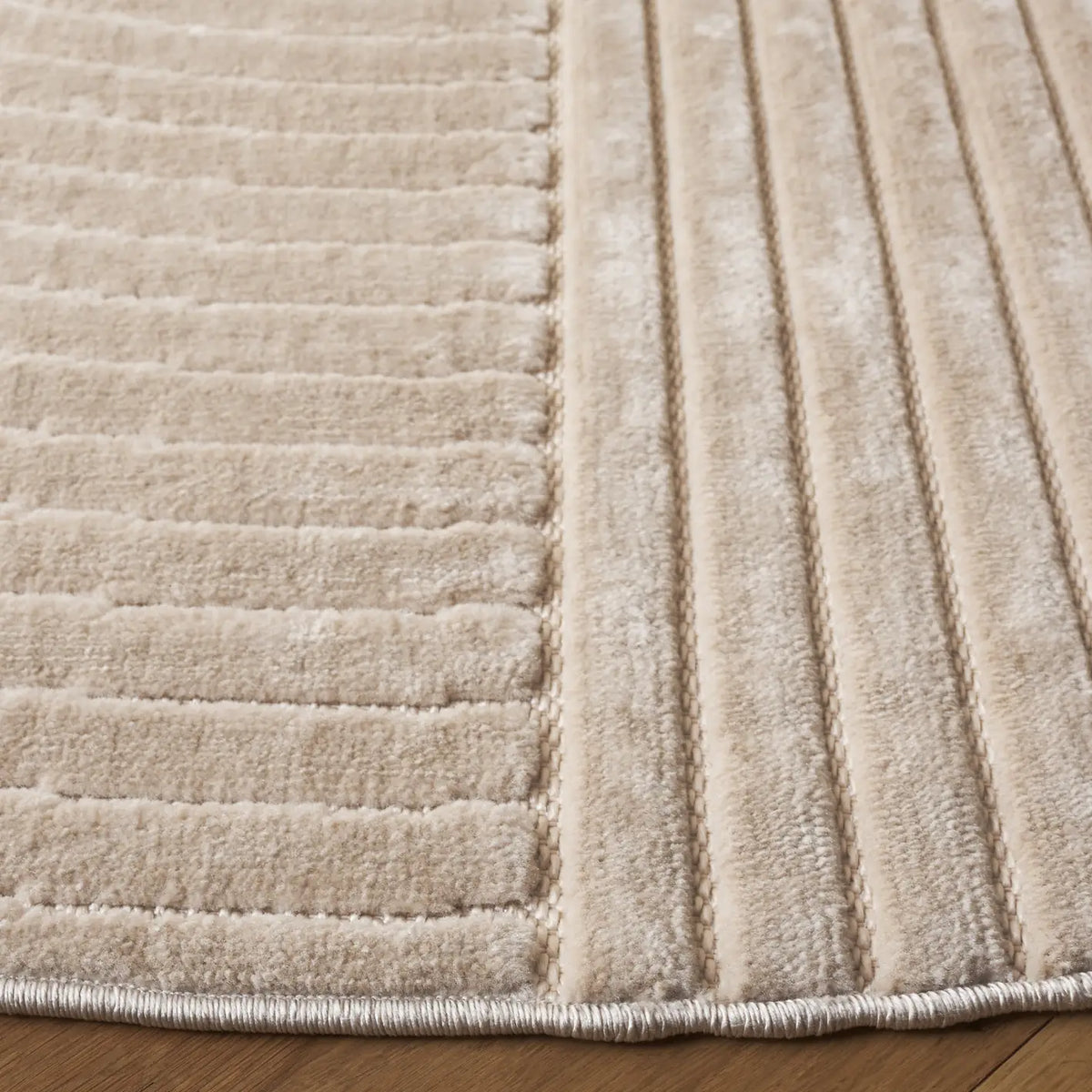 Safavieh Selena 6'-7" x 6'-7" Rug in Beige