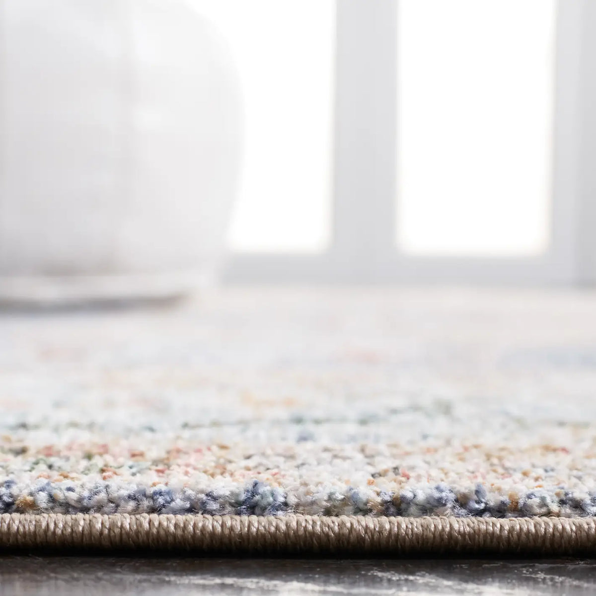 Safavieh Jasmine 4'-5" x 6'-5" Rug in Blue / Gold