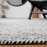Safavieh Kilim 4'-0" x 6'-0" Rug in Black / Ivory