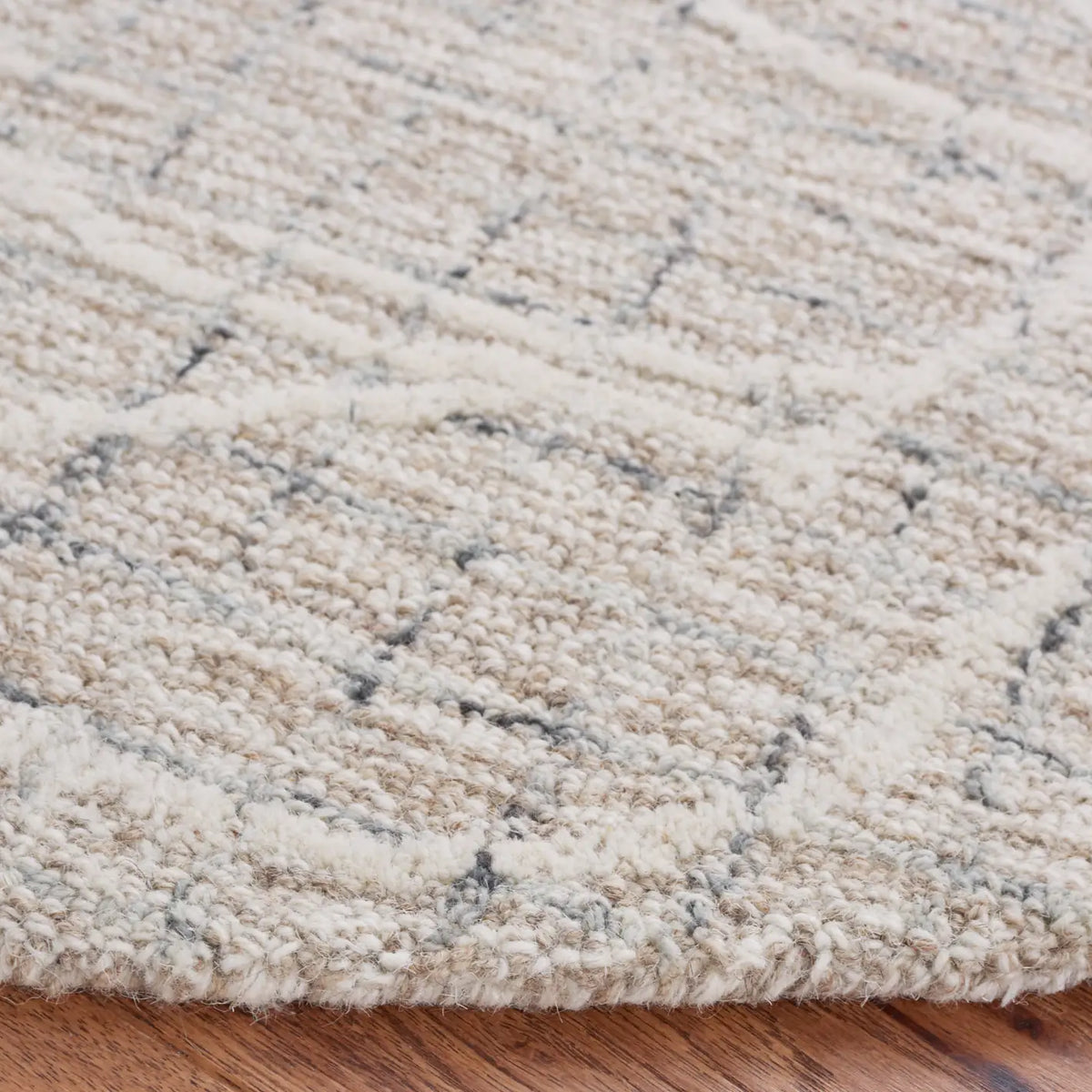 Safavieh Metro 6'-0" x 6'-0" Rug in Beige / Ivory