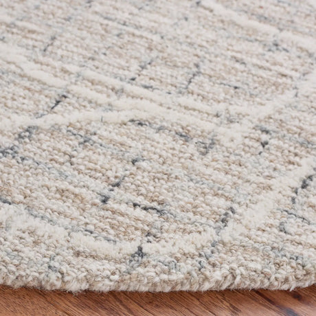 Safavieh Metro 6'-0" x 6'-0" Rug in Beige / Ivory