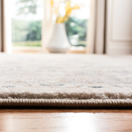 Safavieh Oregon 800 4'-0" x 6'-0" Rug in Beige / Grey