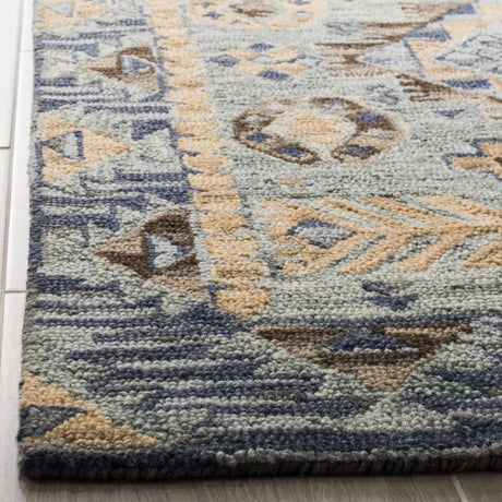 Safavieh Aspen 4'-0" x 6'-0" Rug in Blue / Beige