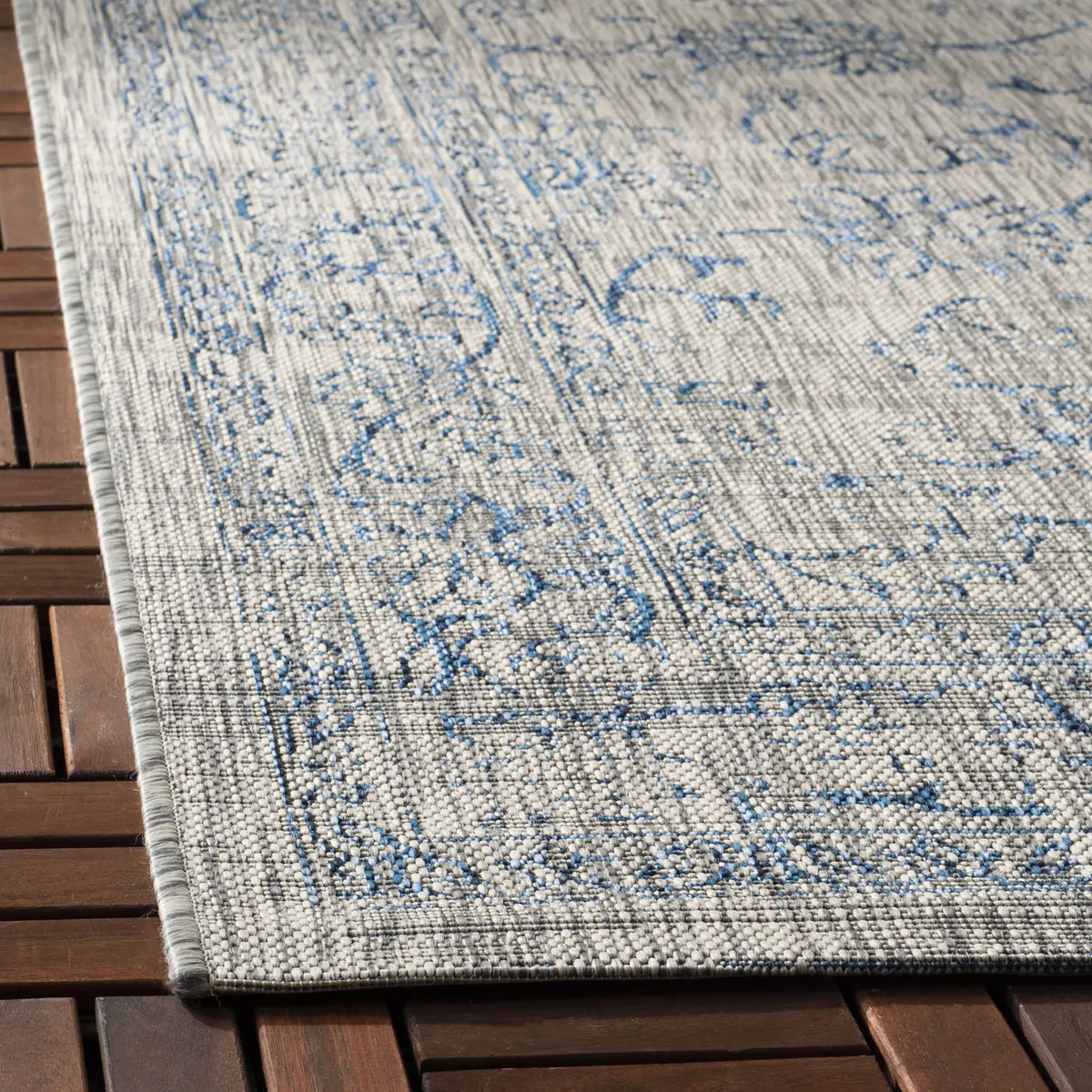 Safavieh Courtyard 4'-0" x 5'-7" Rug in Grey / Navy