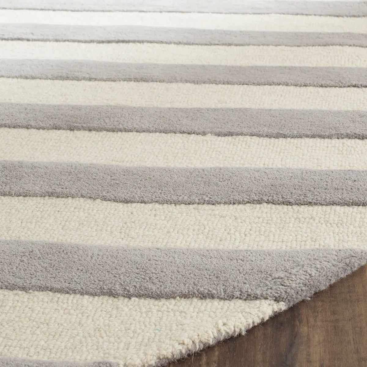 Safavieh Cambridge 6'-0" x 6'-0" Rug in Grey / Ivory