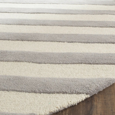 Safavieh Cambridge 6'-0" x 6'-0" Rug in Grey / Ivory