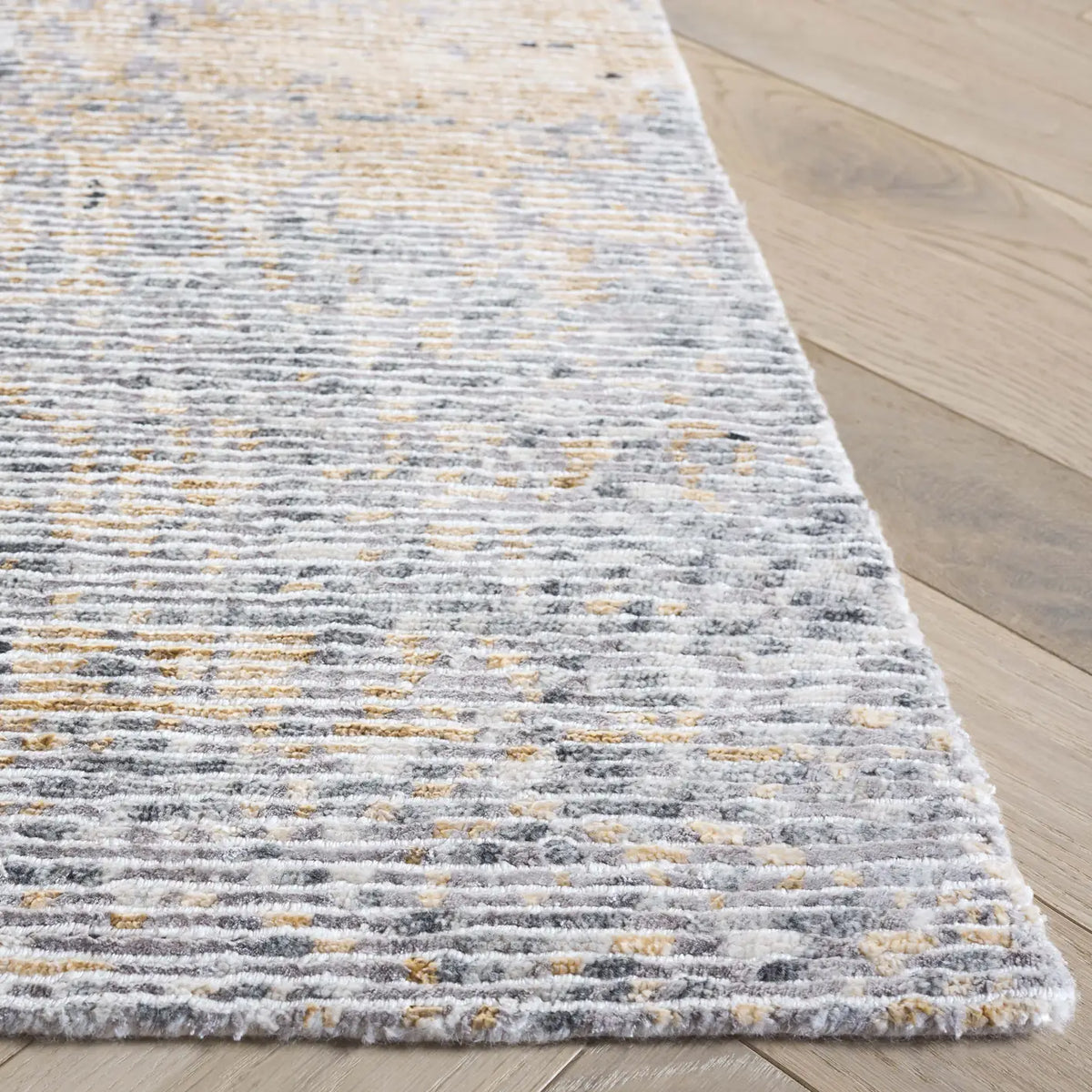 Safavieh Tiffany 6'-0" x 9'-0" Rug in Gold / Silver