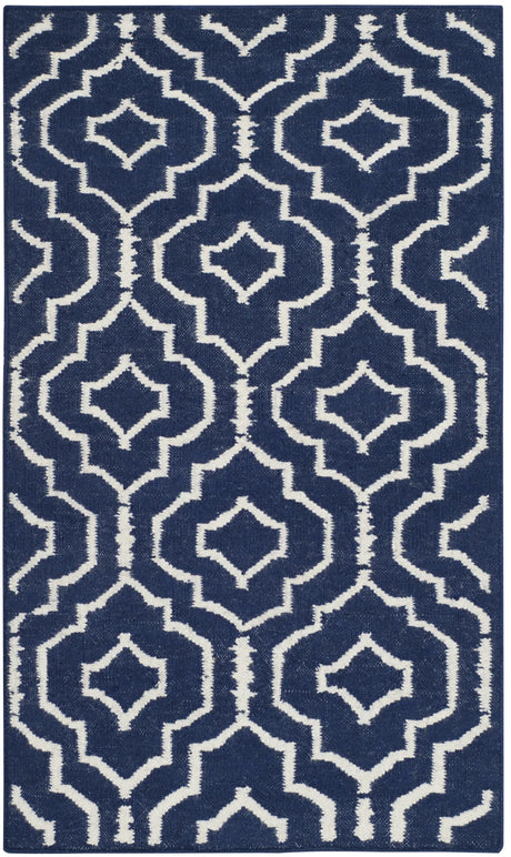 Safavieh Dhurries 2'-6" x 4'-0" Rug in Navy / Ivory
