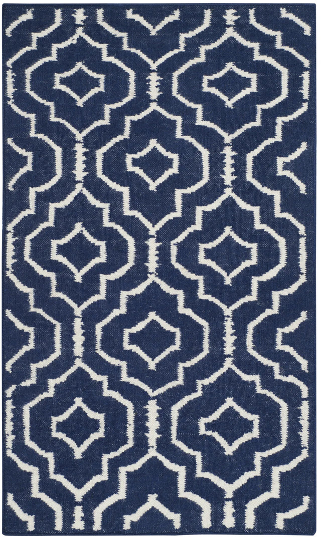 Safavieh Dhurries 2'-6" x 4'-0" Rug in Navy / Ivory