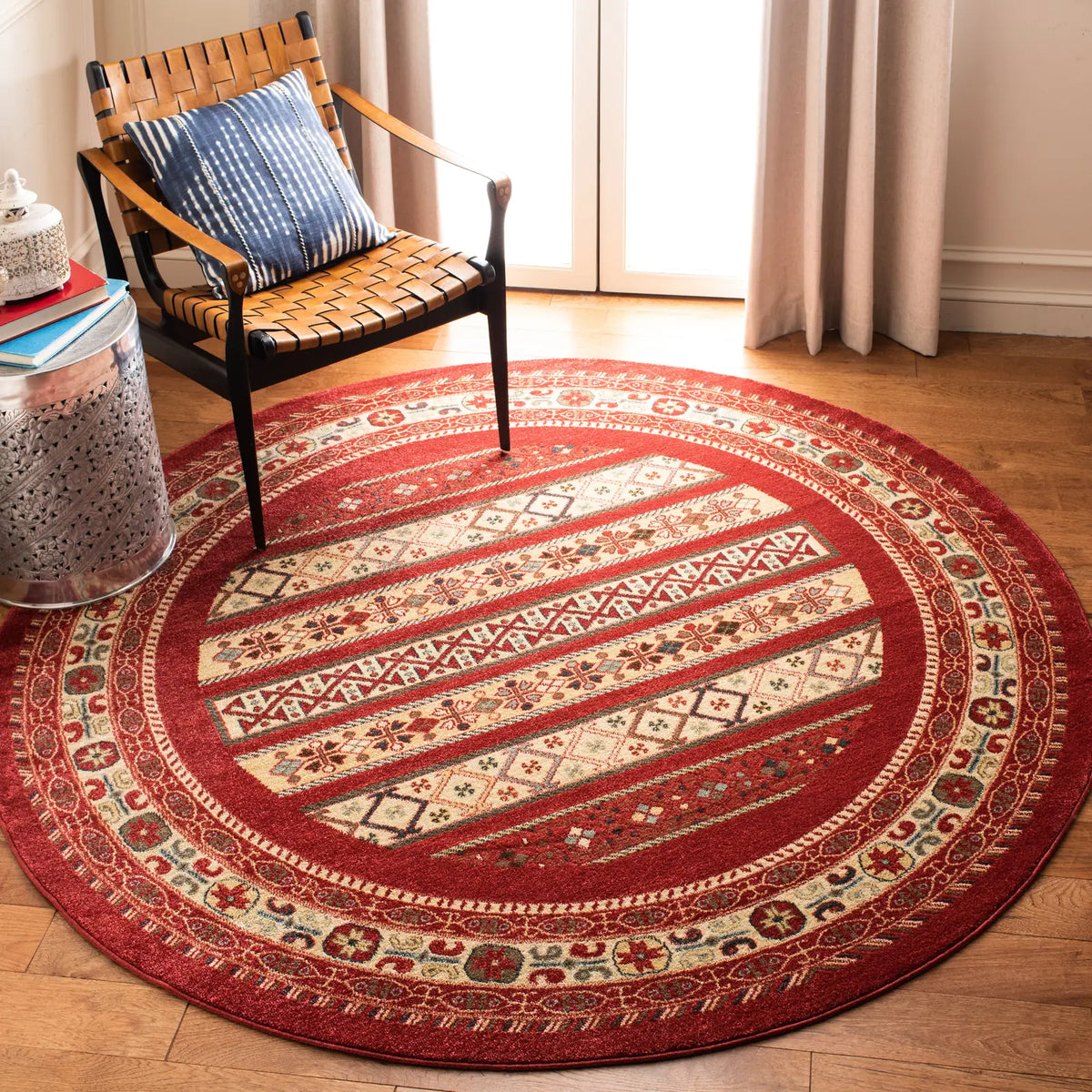 Safavieh Mahal 6'-7" x 6'-7" Rug in Red / Creme