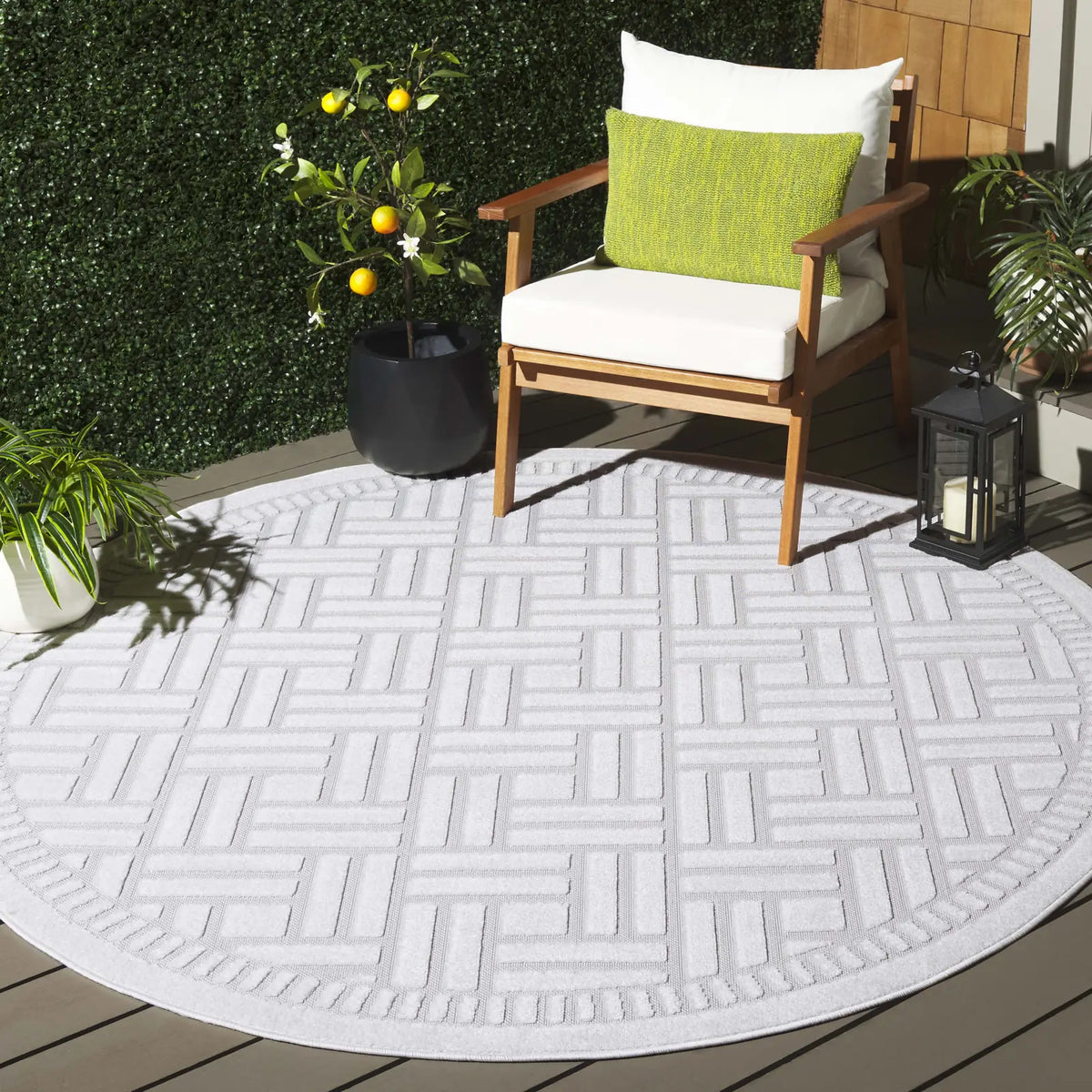 Safavieh Stella 6'-7" x 6'-7" Rug in Ivory