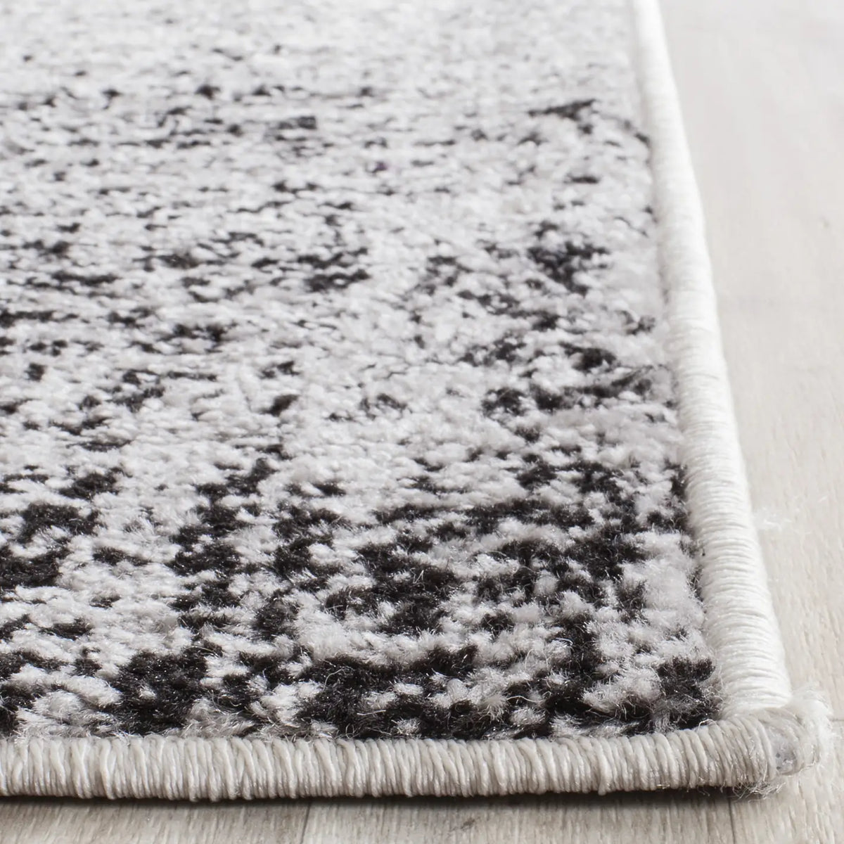 Safavieh Adirondack 2'-6" x 10'-0" Rug in Silver / Black